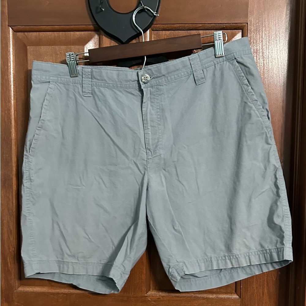 Columbia‎ Gray Flat Front Shorts Lightweight Casual Mens Size 34